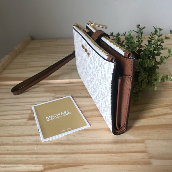 Michael Kors wallet🎈🎈 - Picture 5 of 9